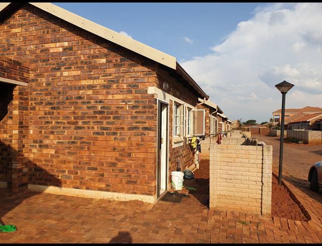 2 BEDROOM APARTMENT SOLD IN THE ORCHARDS